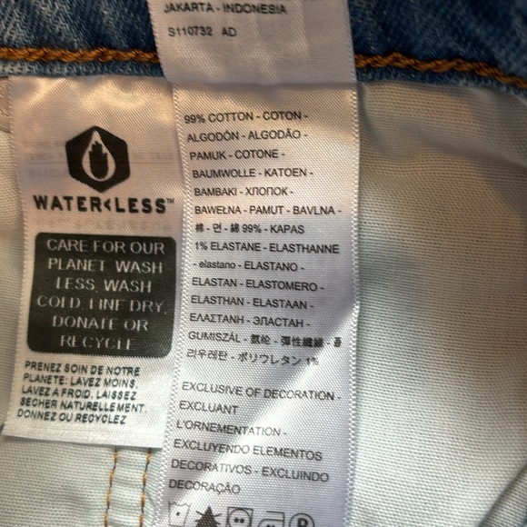 NWT Levi’s 501 Shorts - Picture 9 of 9